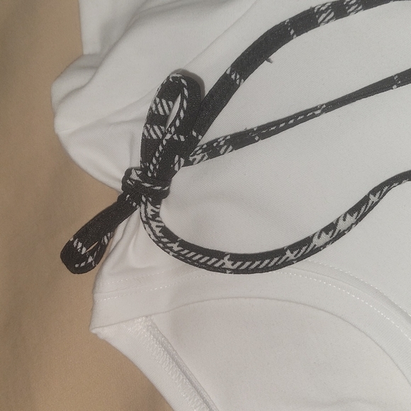 Black and white plaid skirt. (L) - Picture 3 of 10